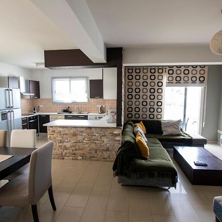 Glabur Stays - The Executive 2 Bdr - Nicosia City, Free Parking & Wifi, Welcomes You!!! エクステリア 写真