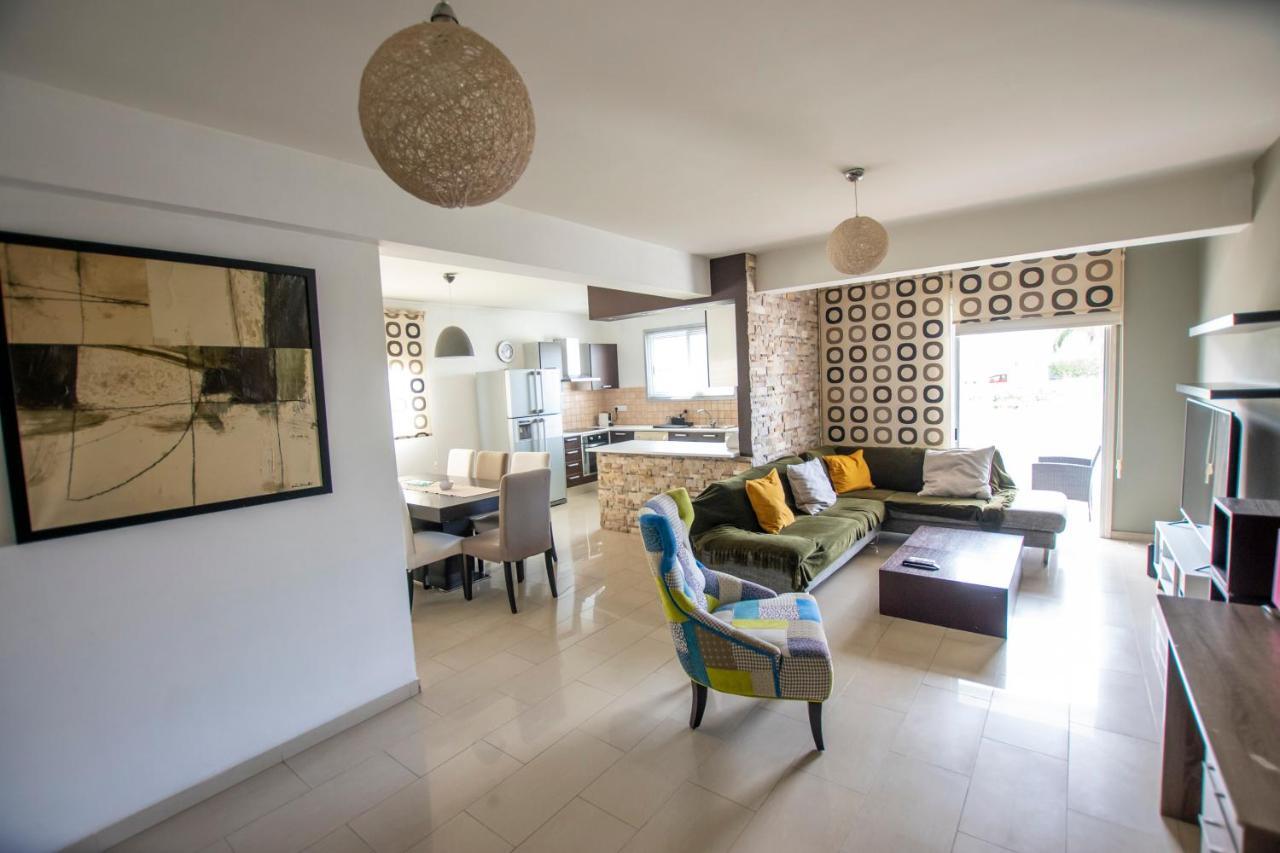 Glabur Stays - The Executive 2 Bdr - Nicosia City, Free Parking & Wifi, Welcomes You!!! エクステリア 写真